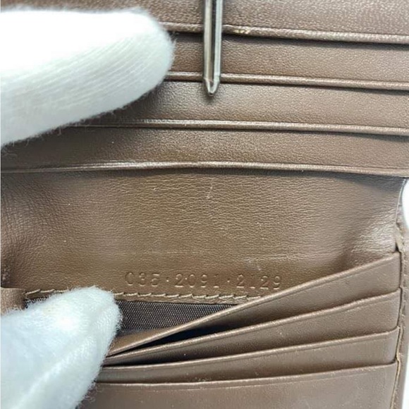 Authentic,Gucci monogram wallet with coin compartment and card slots. Preloved! - Picture 2 of 9